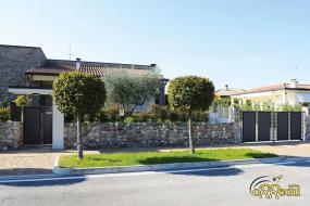 Recinzione_e_cancelli_Costa_in_grigliato_maglia_quadra